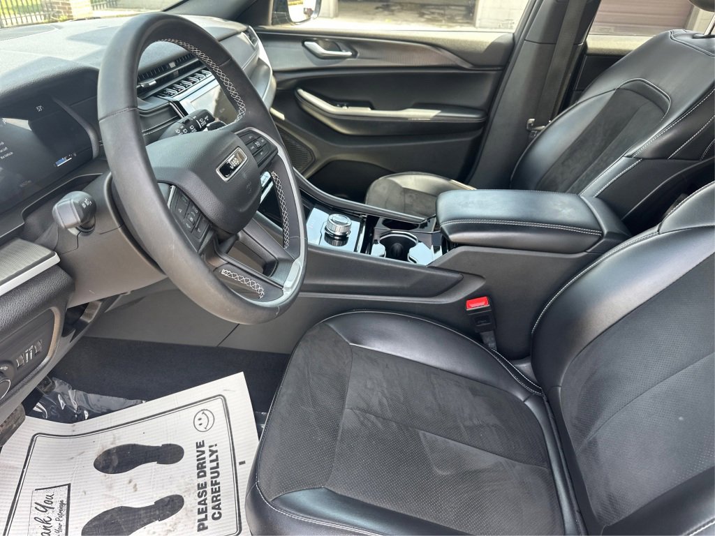 Used 2023 Jeep Grand Cherokee Altitude image 11