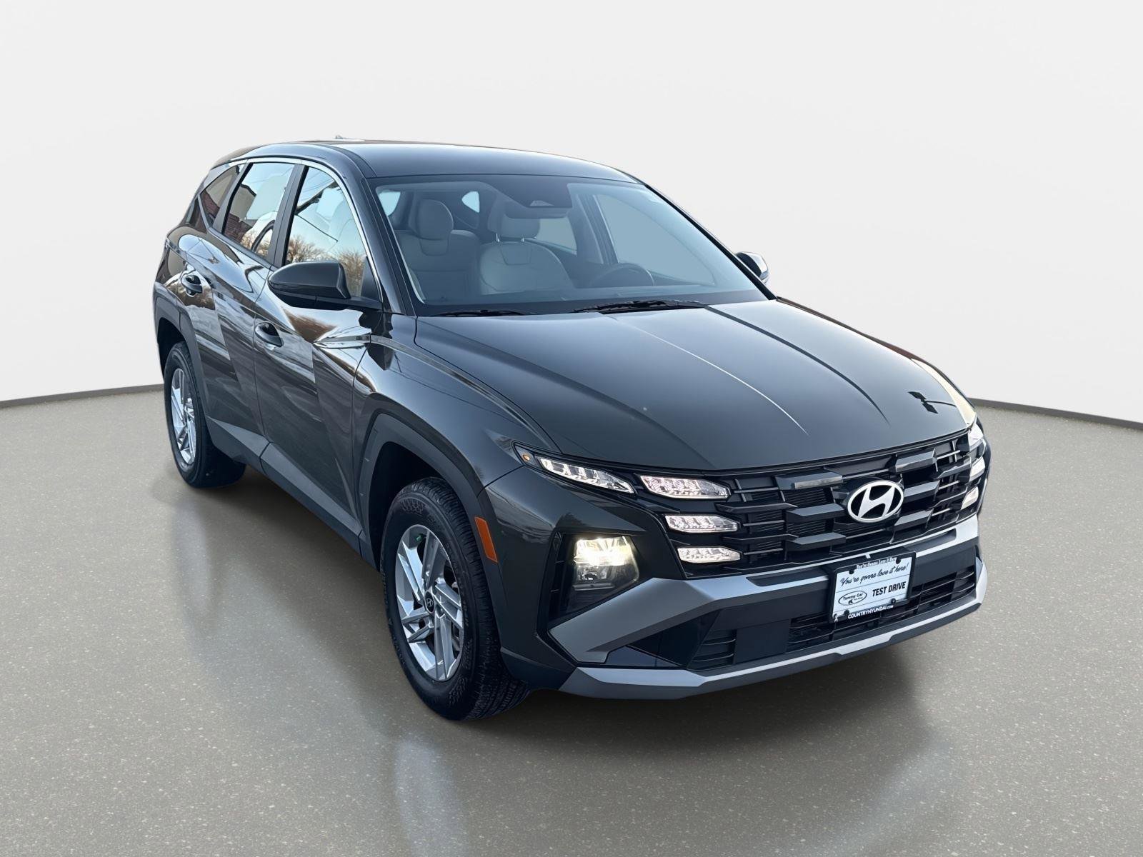 Certified 2025 Hyundai Tucson SE image 3