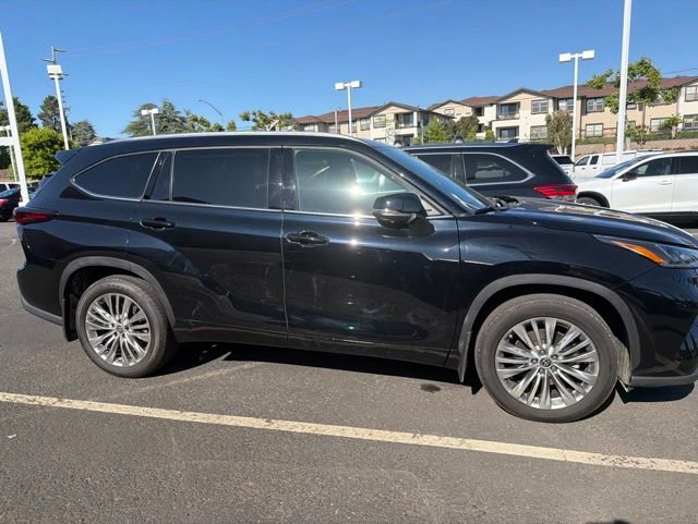 Used 2024 Toyota Highlander Platinum AWD/4WD image 5