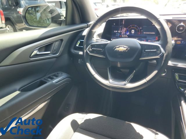 Used 2025 Chevrolet Traverse LT w/ Driver Confidence Package FWD image 18
