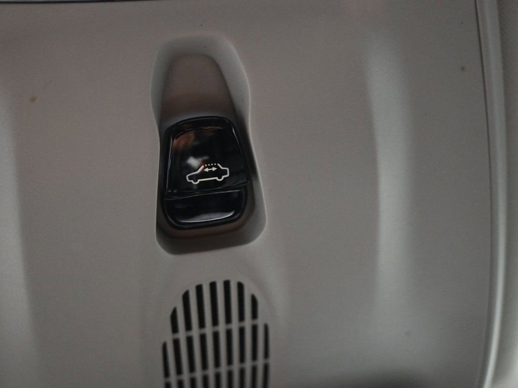 Used 2022 Volvo S60 T8 Inscription image 15