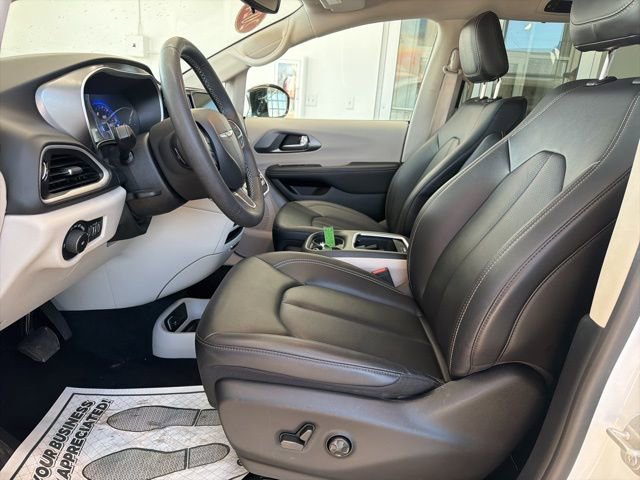 Used 2024 Chrysler Pacifica Touring-L FWD image 20