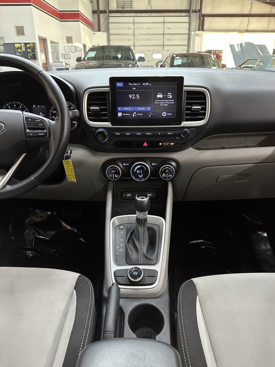 Used 2022 Hyundai Venue SEL w/ Cargo Package image 26