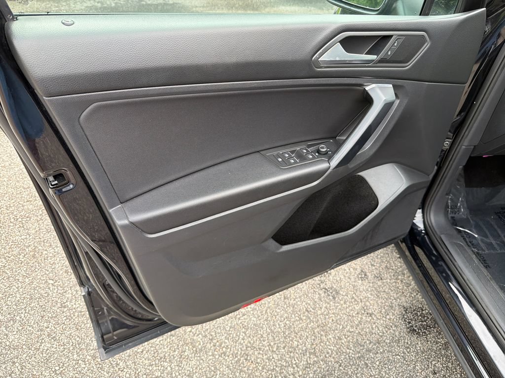 Used 2021 Volkswagen Tiguan SE FWD image 10