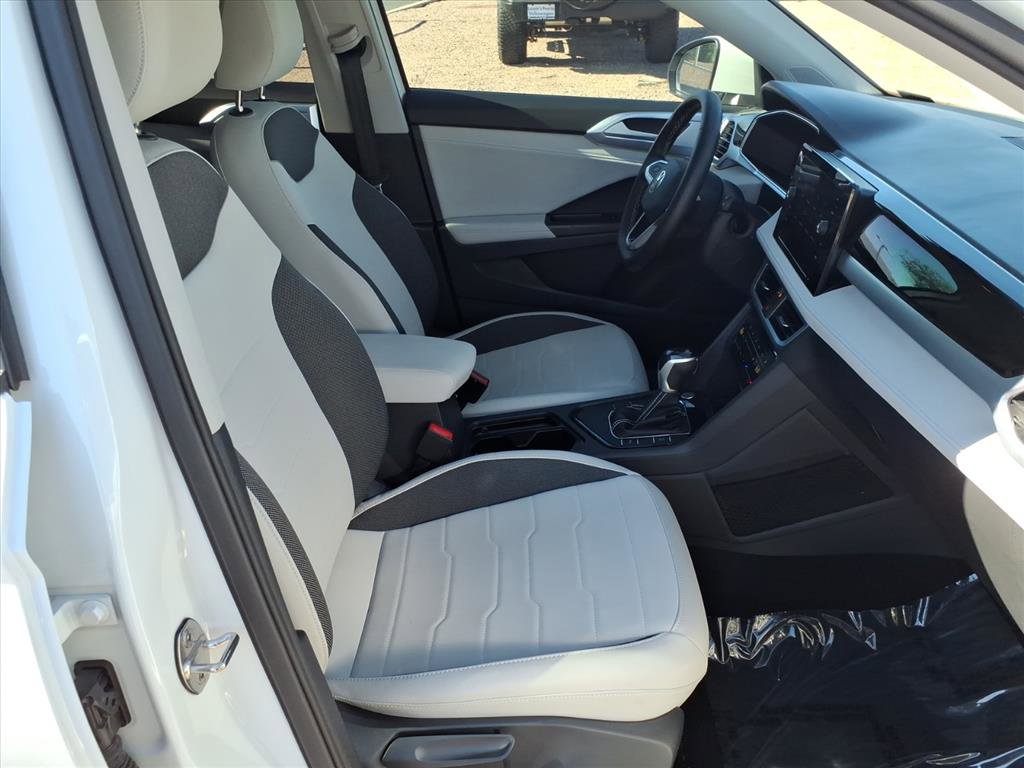 Certified 2025 Volkswagen Taos SE image 10