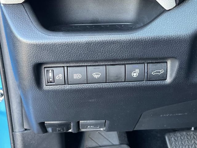 Used 2020 Toyota RAV4 XLE Premium image 30