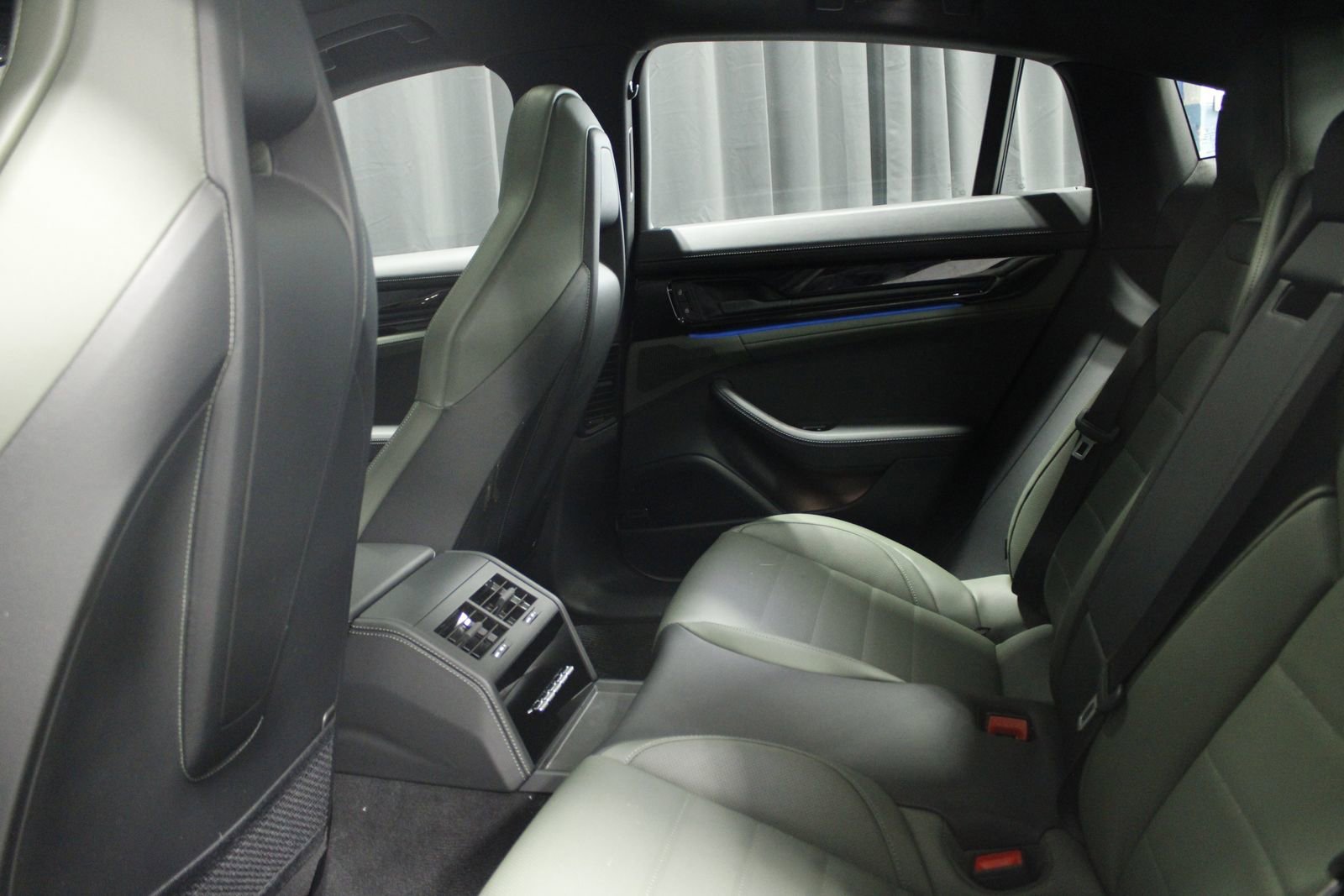 Used 2025 Porsche Panamera 4 image 39