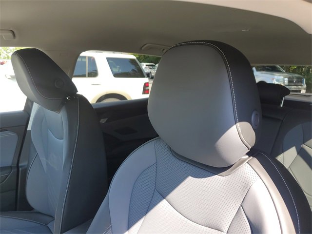 New 2025 Volkswagen Tiguan SE image 30