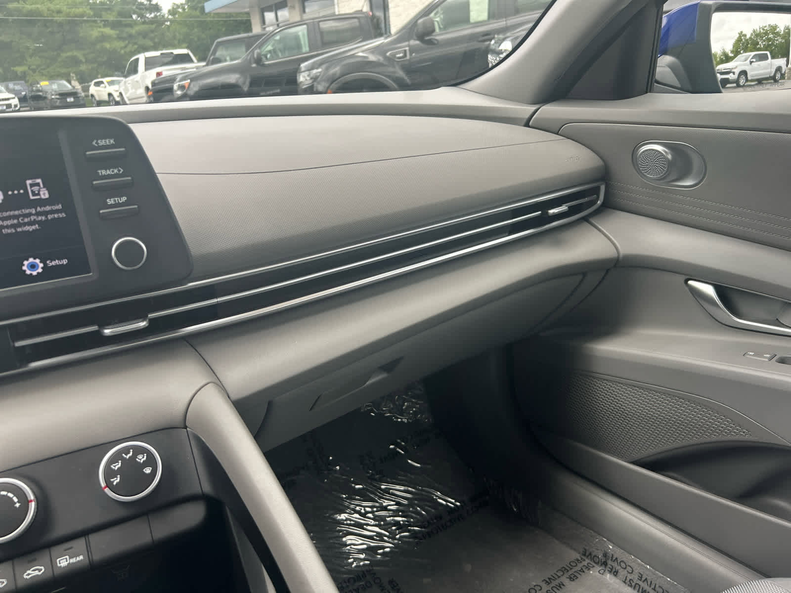 Used 2024 Hyundai Elantra SE image 19