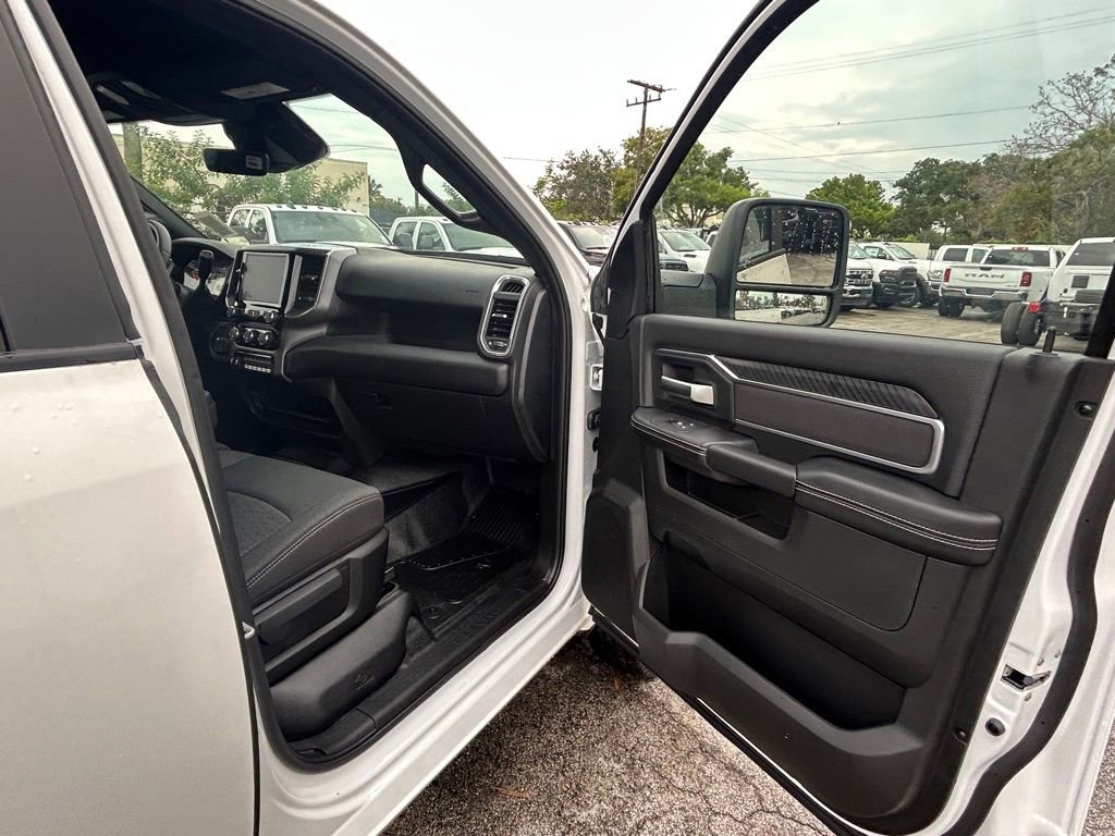 New 2025 RAM 3500 Big Horn image 31