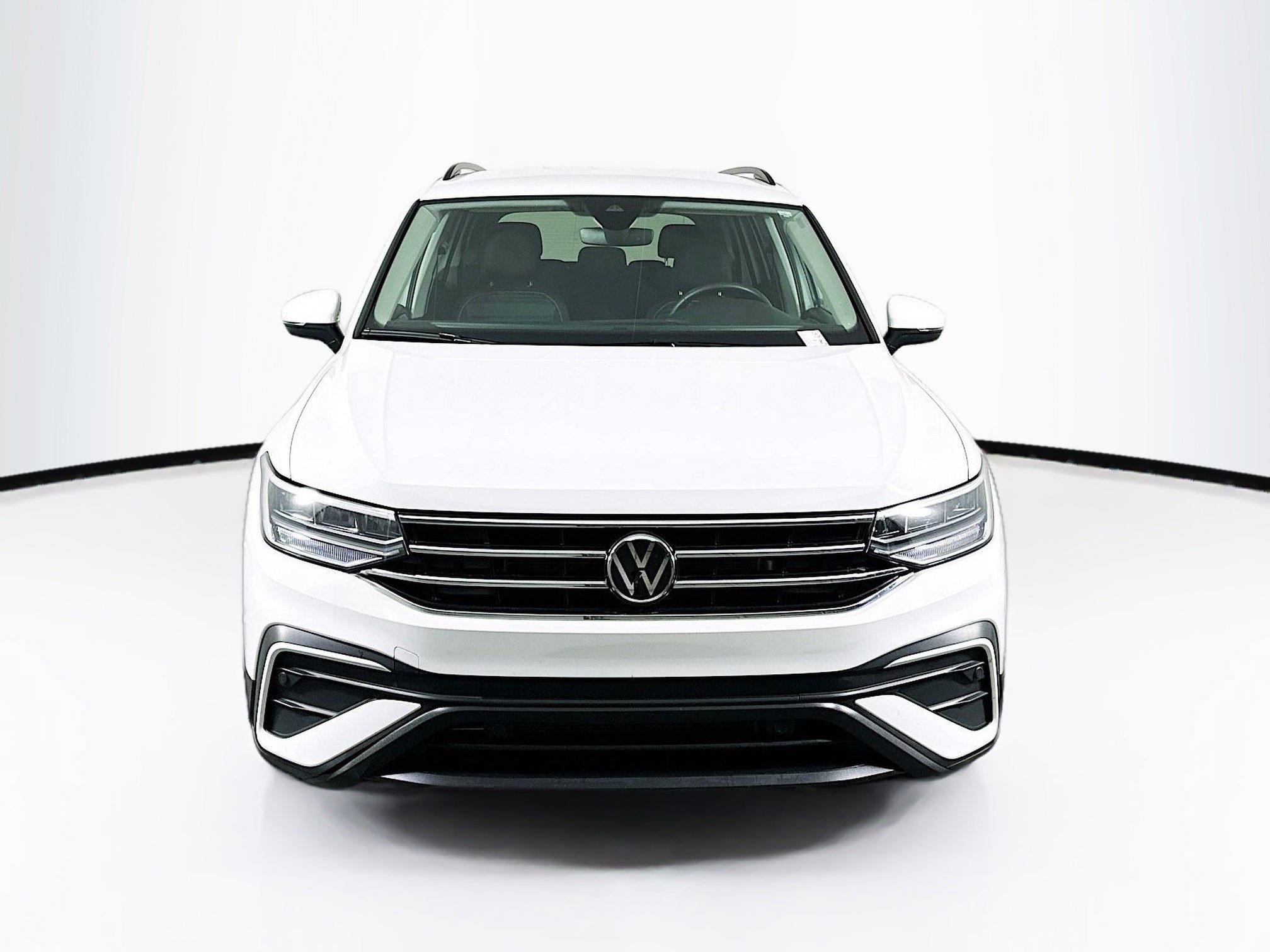 Used 2024 Volkswagen Tiguan S image 2