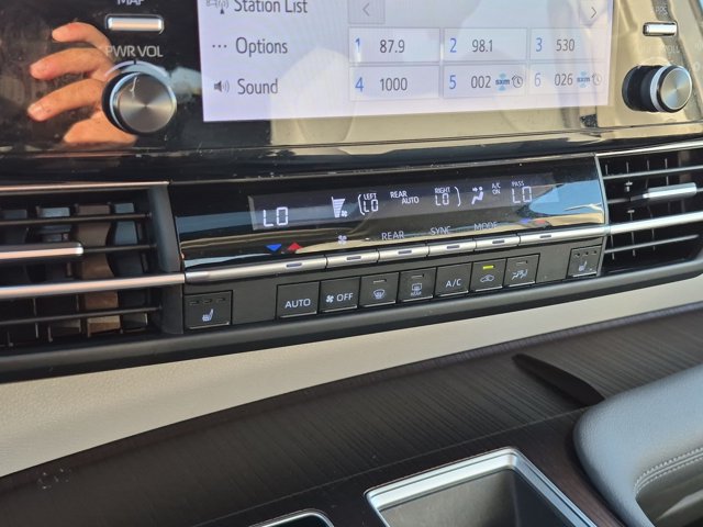 Certified 2021 Toyota Sienna XLE AWD/4WD image 14