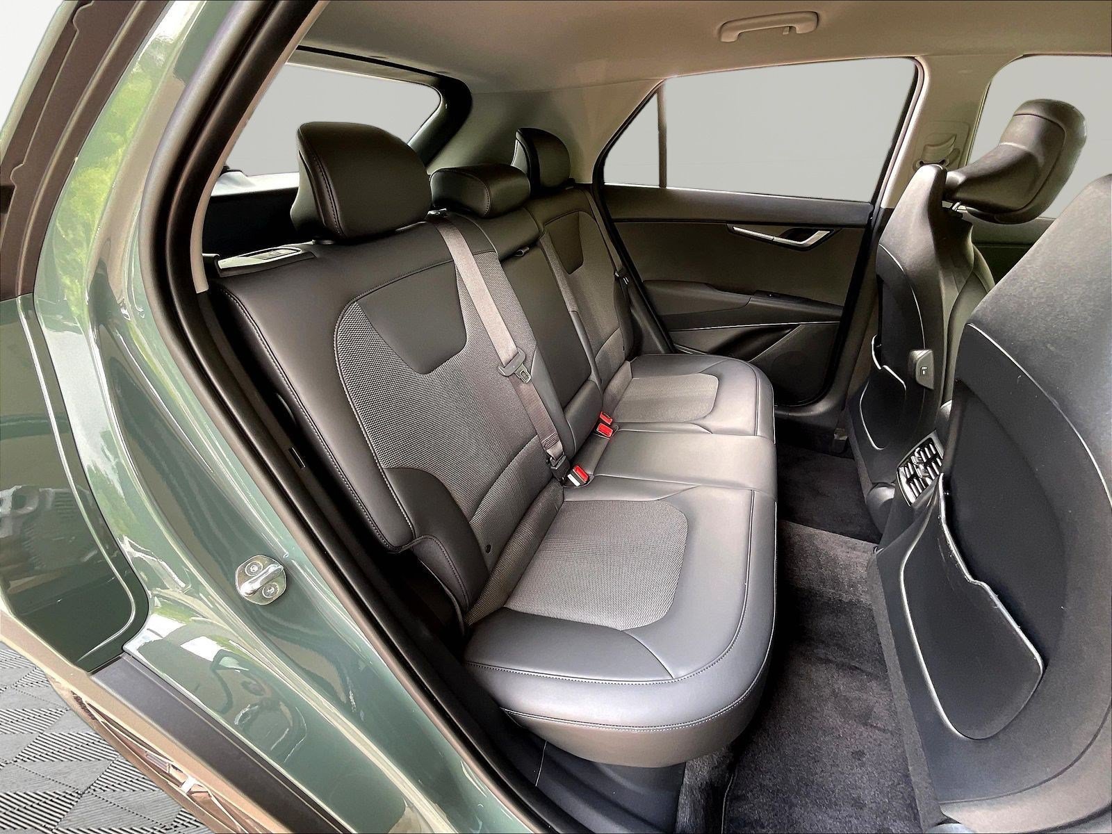 Used 2024 Kia Niro EX FWD image 24