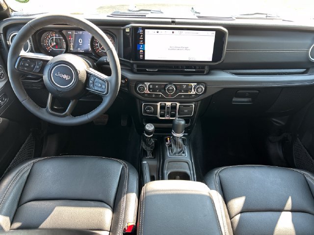 Used 2025 Jeep Gladiator Sport AWD/4WD image 17