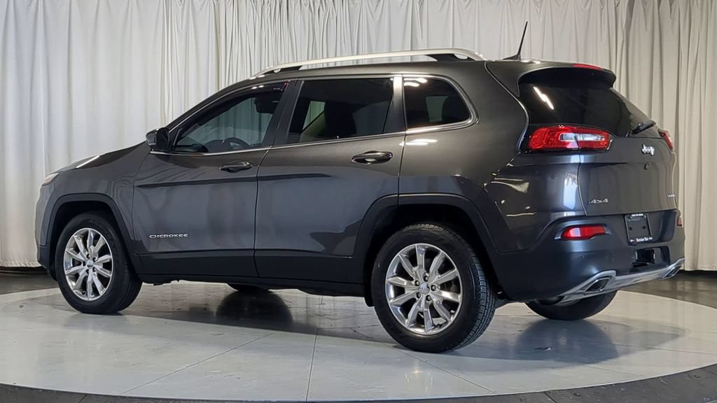Used 2016 Jeep Cherokee Limited w/ Luxury Group AWD/4WD image 8