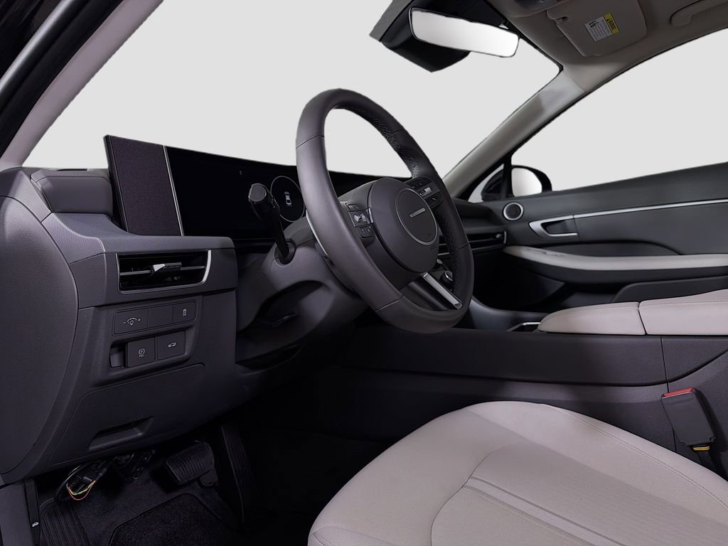 Used 2025 Hyundai Sonata SEL FWD image 11