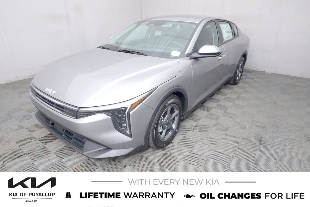 New 2025 Kia K4 LXS