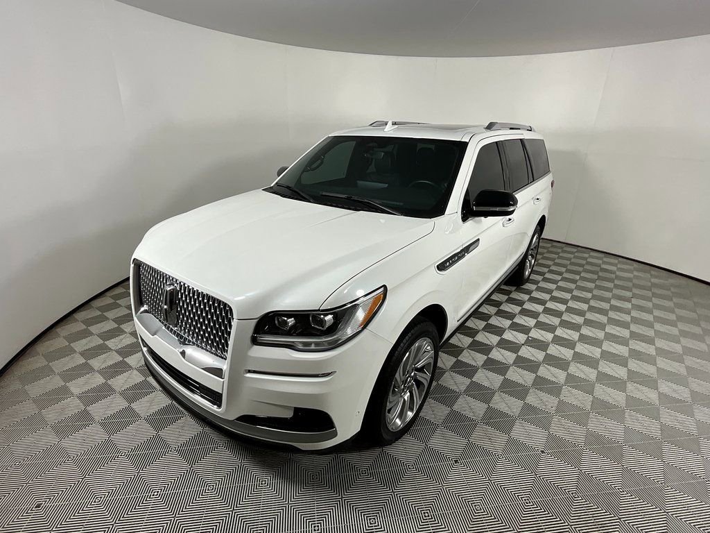 Used 2024 Lincoln Navigator Premiere image 9
