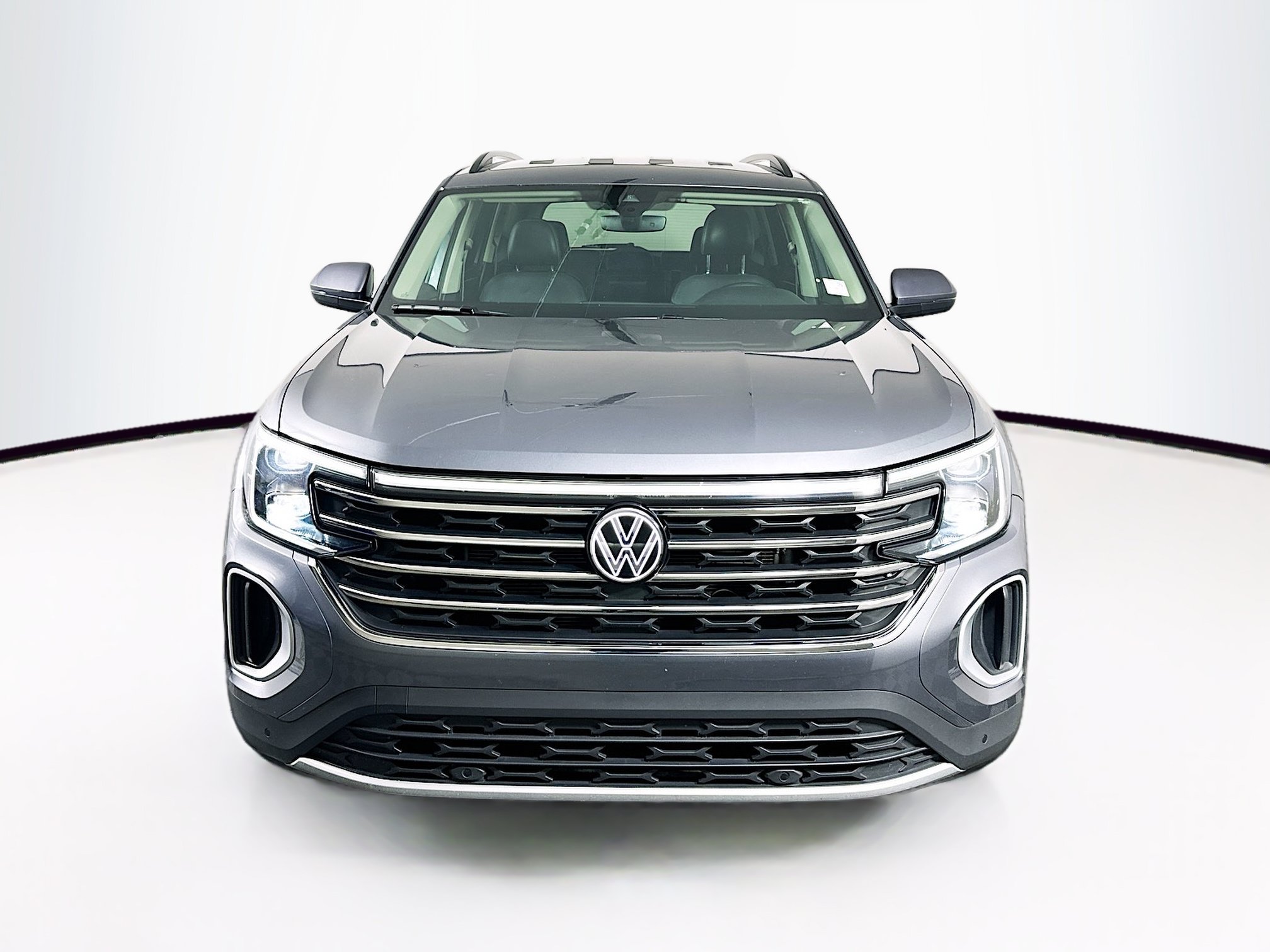 Used 2025 Volkswagen Atlas SE AWD/4WD image 2