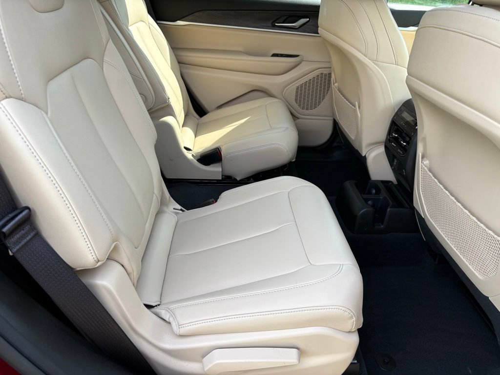 Used 2023 Jeep Grand Cherokee L Limited AWD/4WD image 38