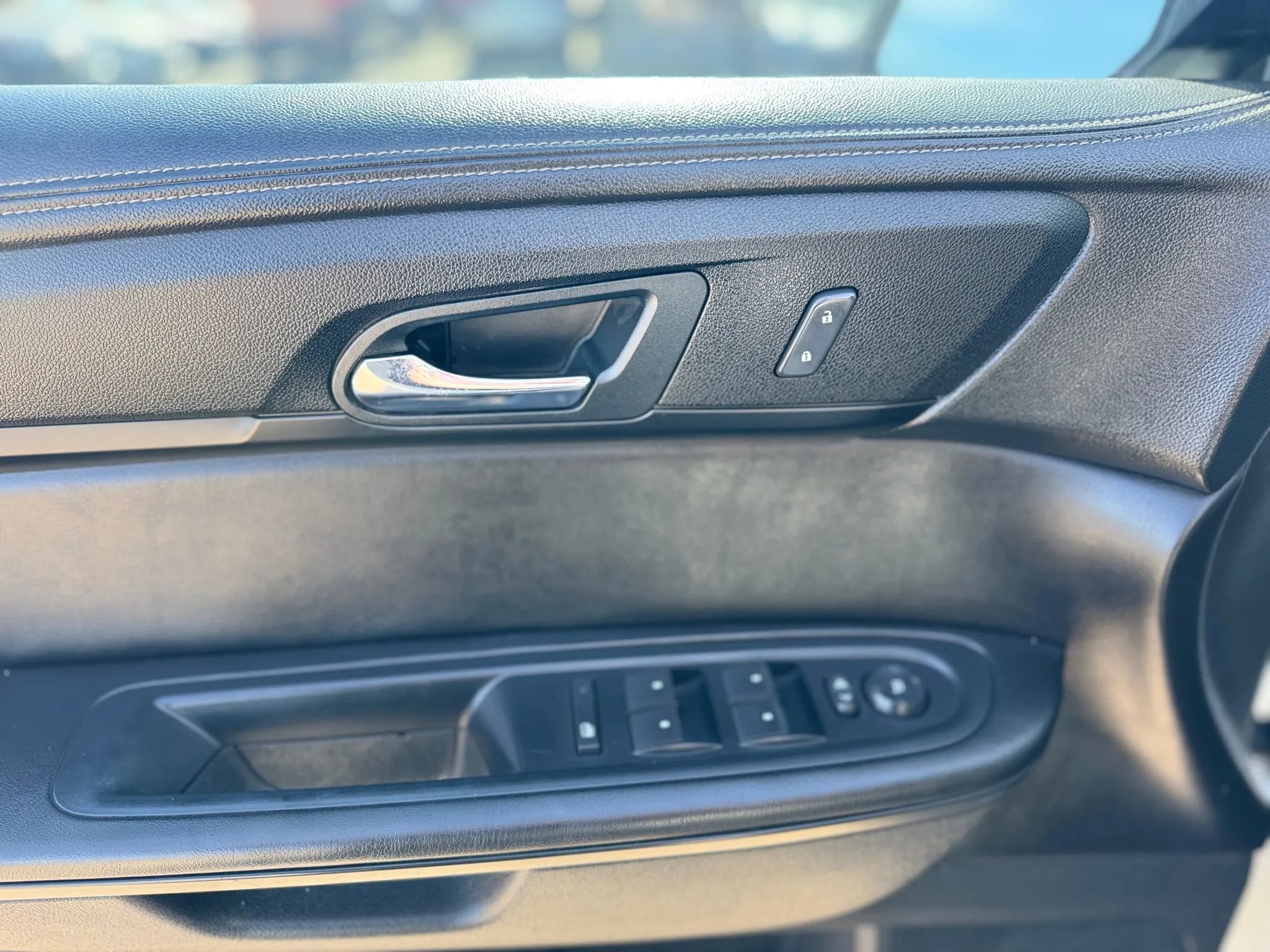 Used 2016 GMC Acadia SLE image 33