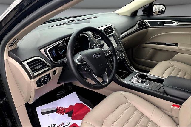 Used 2017 Ford Fusion SE w/ Fusion SE Technology Package image 17