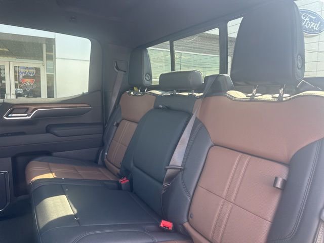 Used 2023 Chevrolet Silverado 1500 High Country w/ Technology Package image 11