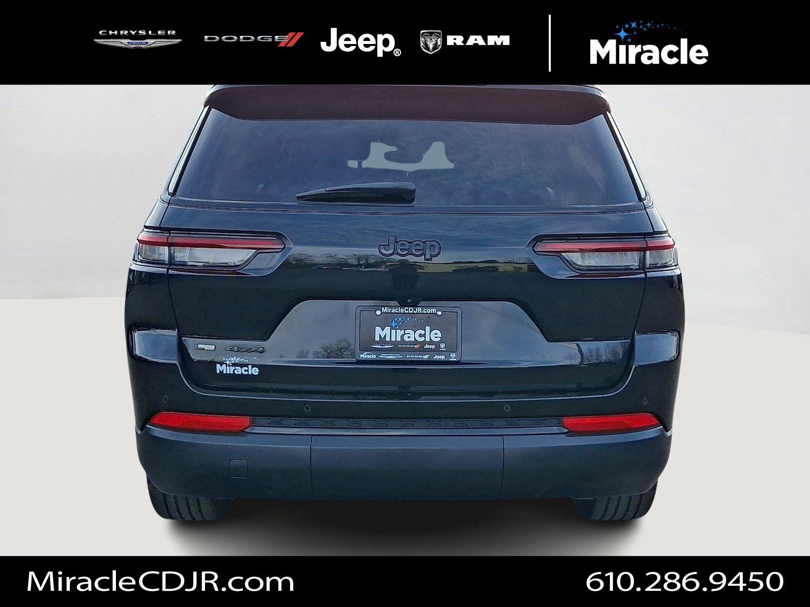 Used 2022 Jeep Grand Cherokee L Laredo image 5