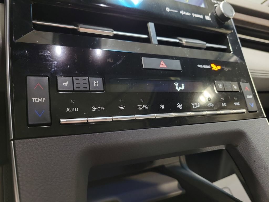 Used 2019 Toyota Avalon Limited image 17