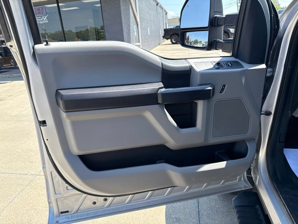 Used 2017 Ford F550 4x4 Regular Cab Super Duty image 16