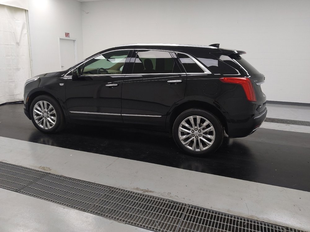 Used 2017 Cadillac XT5 Platinum w/ Driver Assist Package image 3