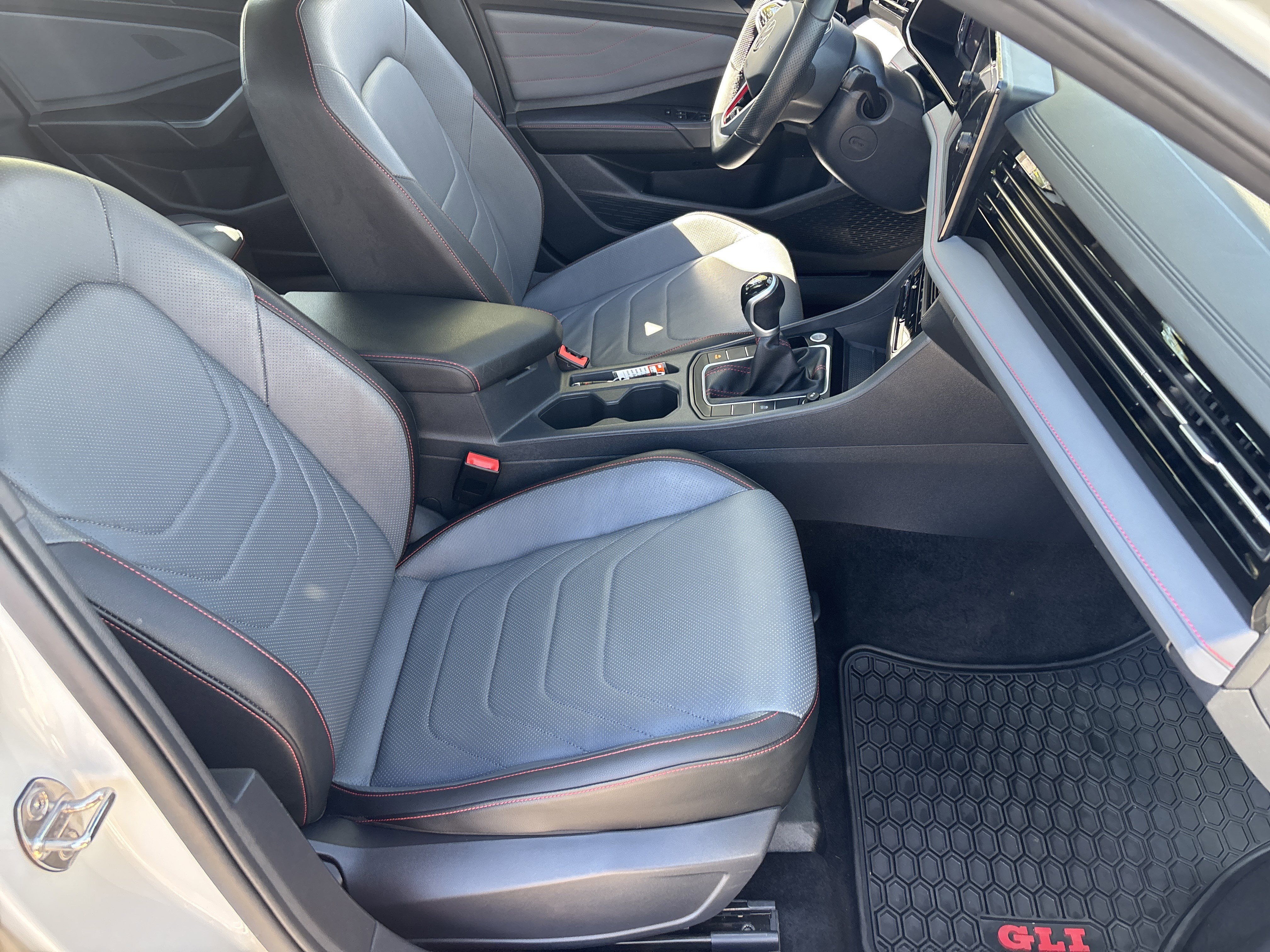 Used 2025 Volkswagen Jetta GLI Autobahn image 9