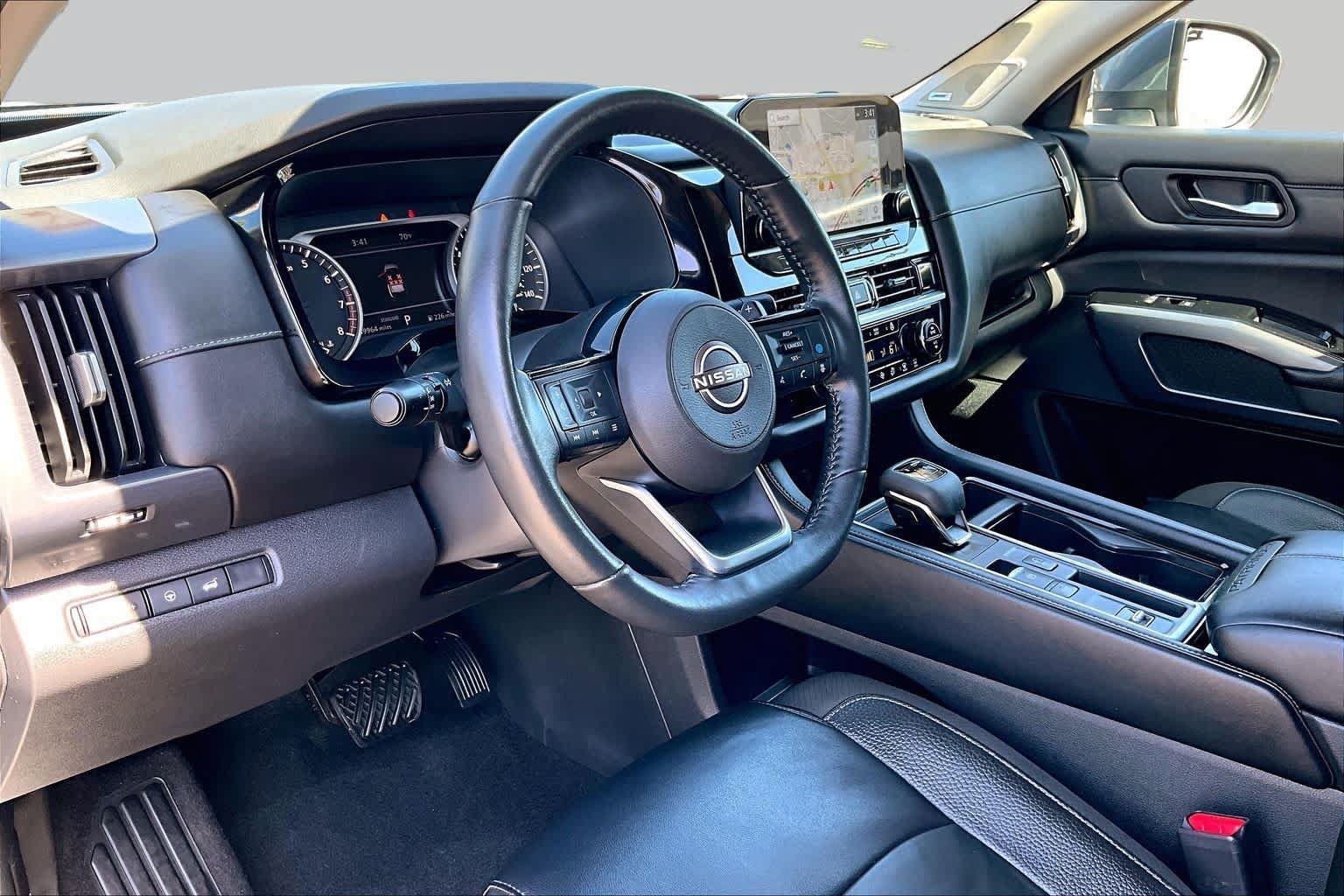 Used 2022 Nissan Pathfinder SL w/ SL Premium Package FWD image 16