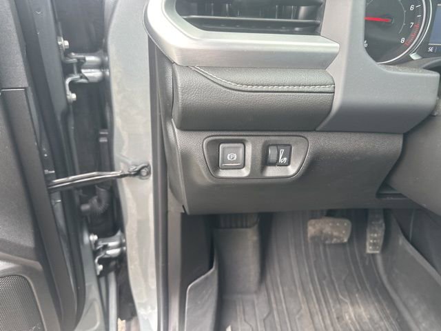 Used 2023 GMC Acadia SLT image 18