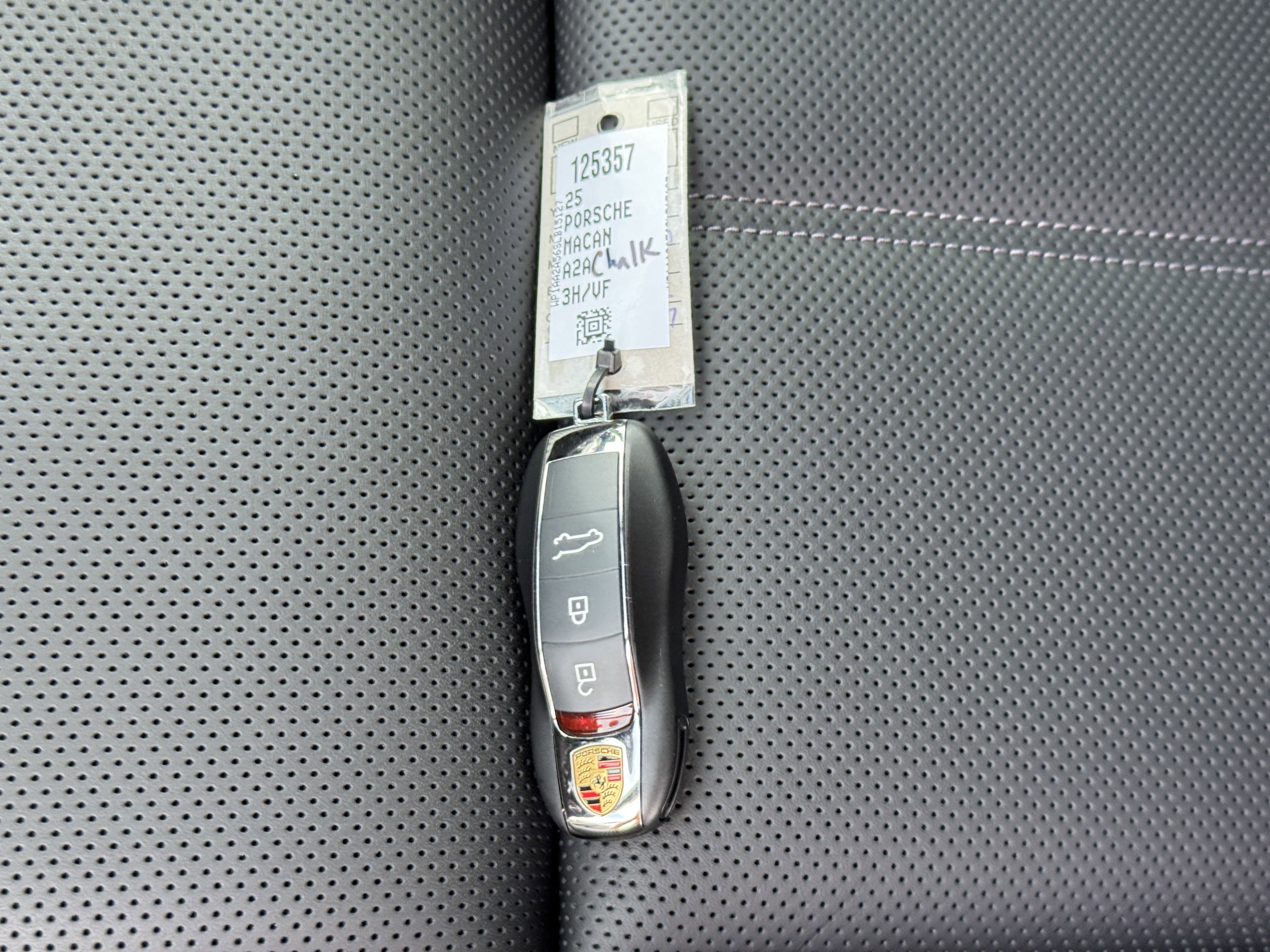 New 2025 Porsche Macan image 39