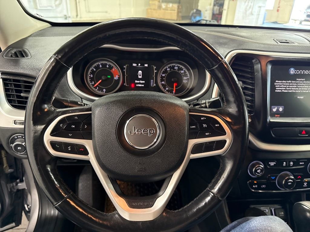 Used 2018 Jeep Cherokee Latitude Plus w/ Cold Weather Group image 18