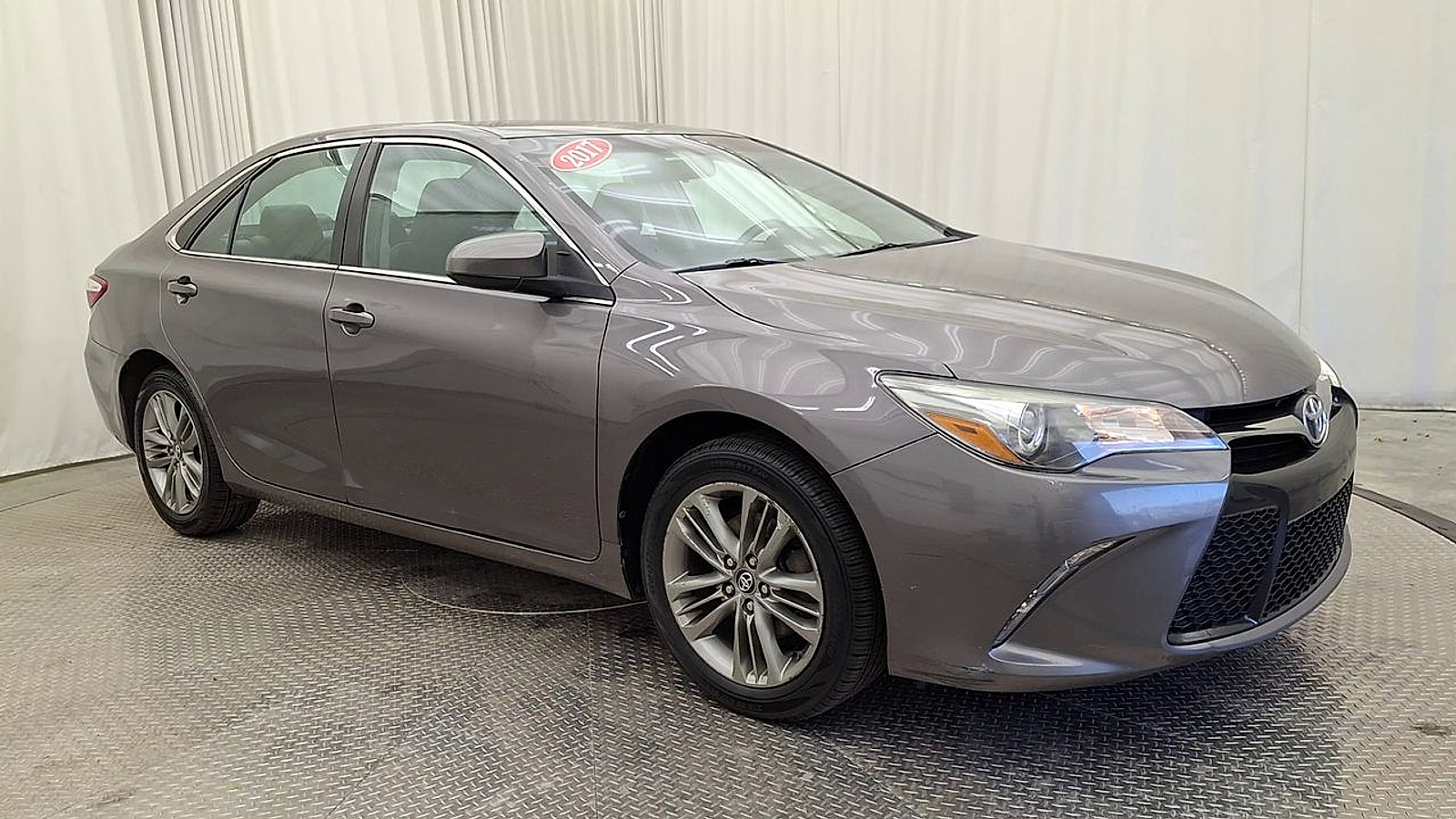 Certified 2017 Toyota Camry SE w/ Moonroof Package image 5