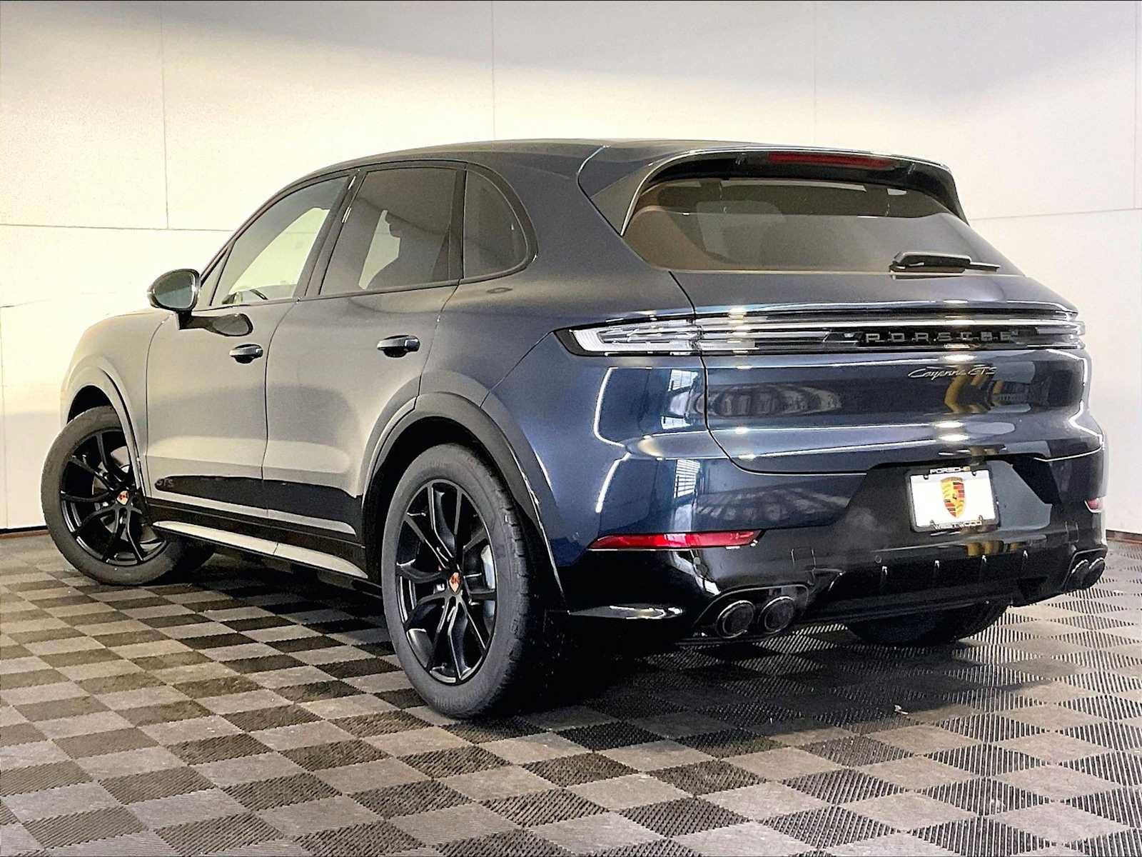 New 2026 Porsche Cayenne GTS AWD/4WD image 3