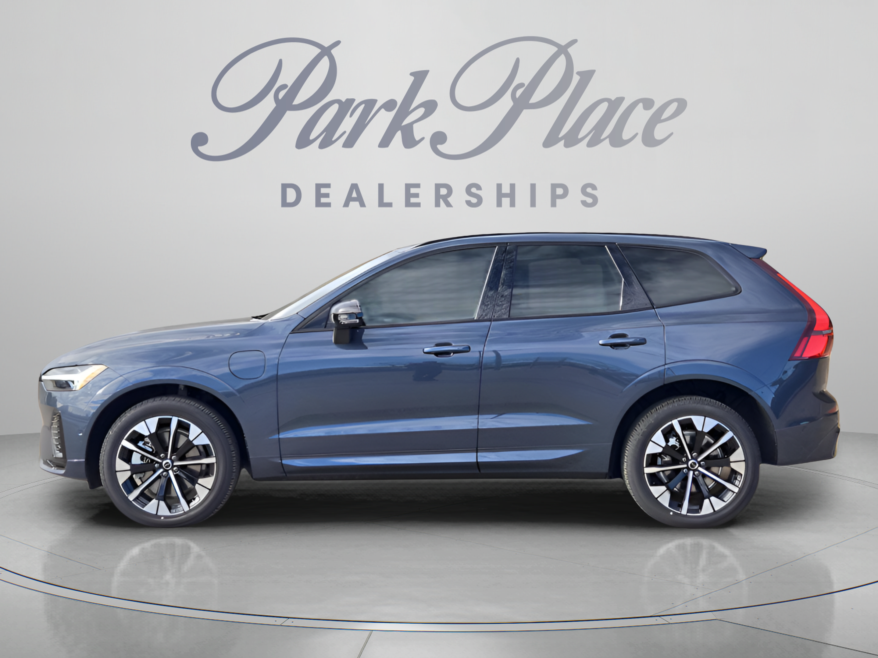 Used 2026 Volvo XC60 T8 Plus w/ Protection Package Premier AWD/4WD image 2