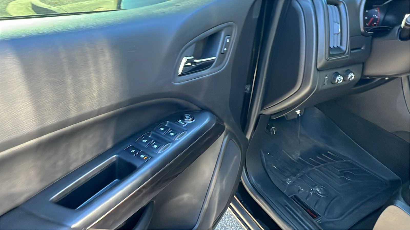 Used 2016 GMC Canyon SLT image 15