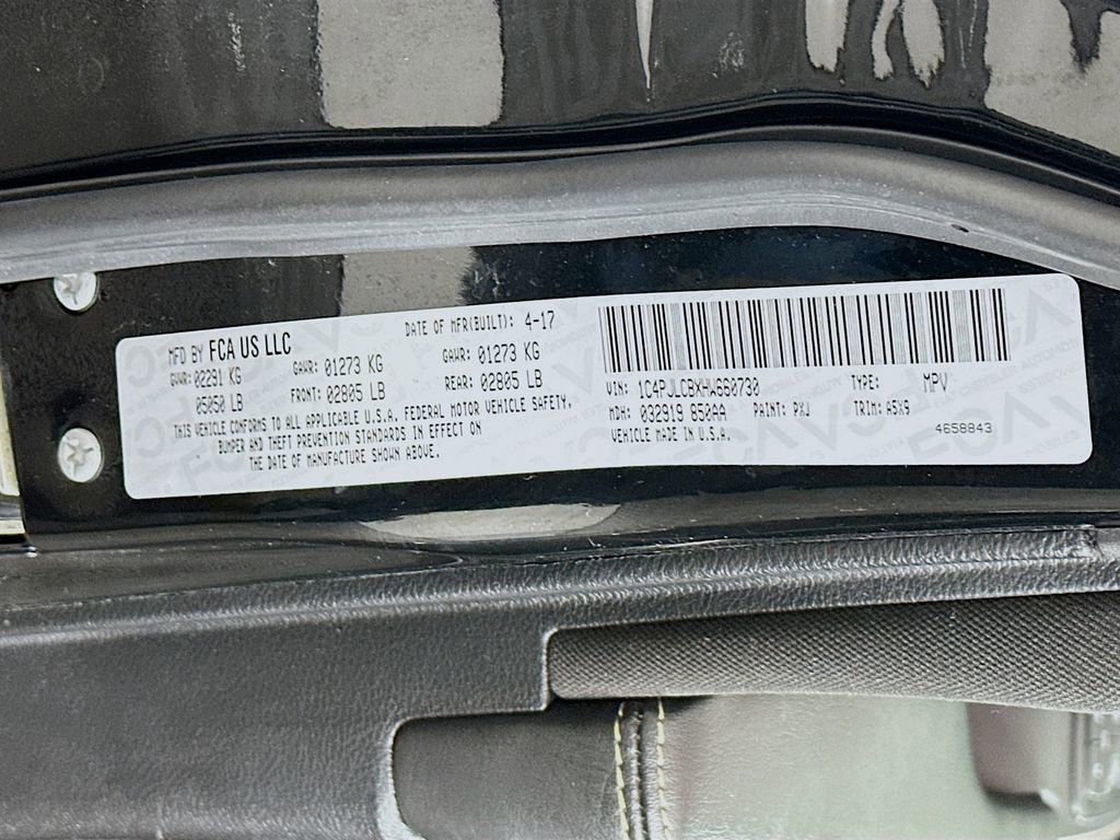 Used 2017 Jeep Cherokee Latitude w/ Cold Weather Group image 29