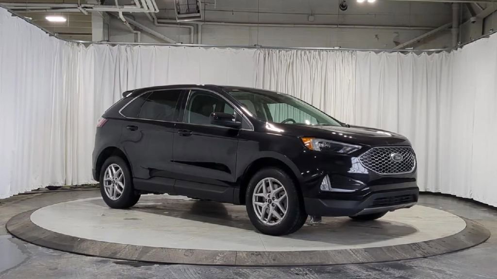 Used 2024 Ford Edge SEL w/ Convenience Package image 2