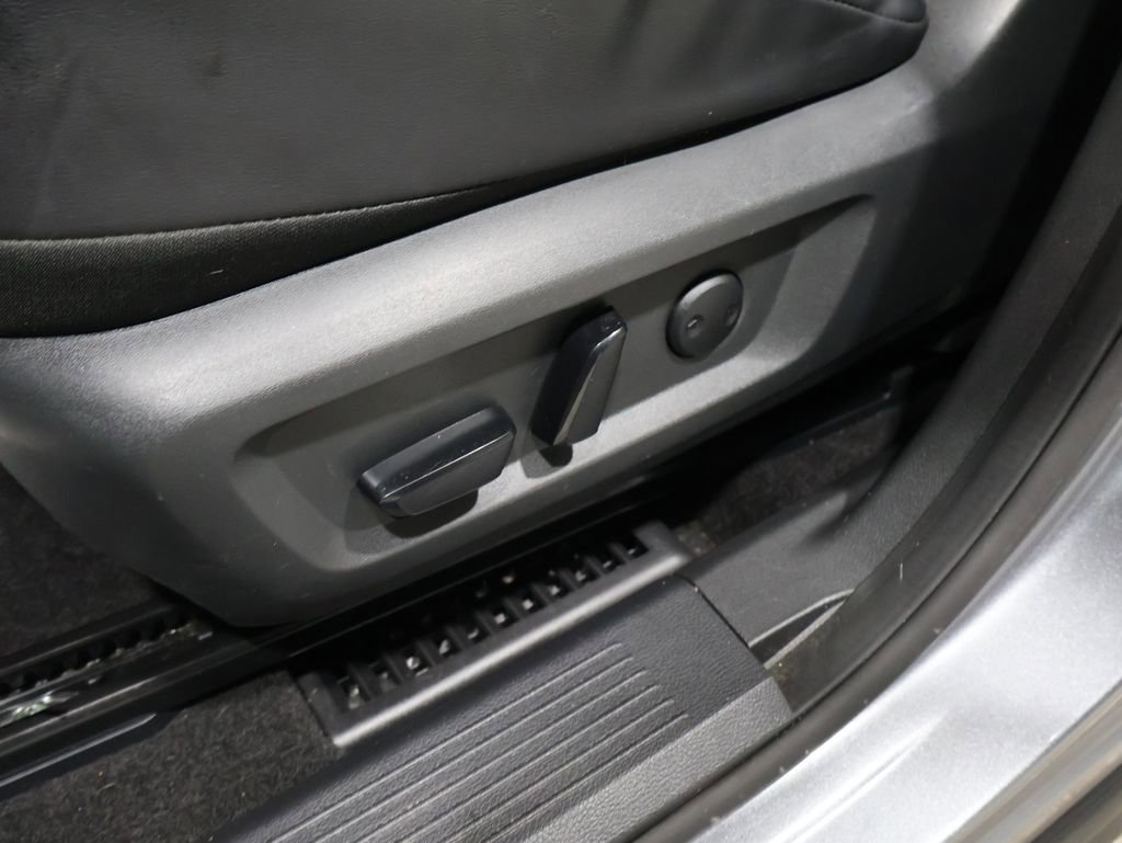 Used 2023 Nissan Rogue SV w/ SV Premium B Package image 11