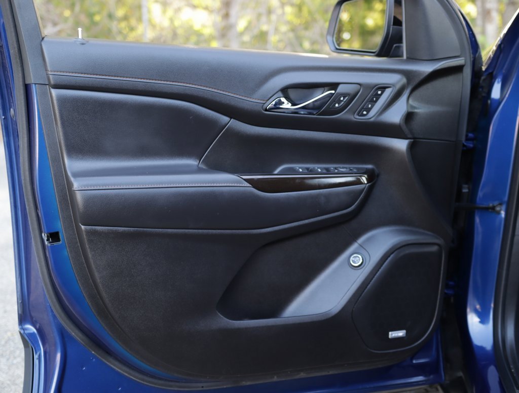 Used 2023 GMC Acadia AT4 image 28