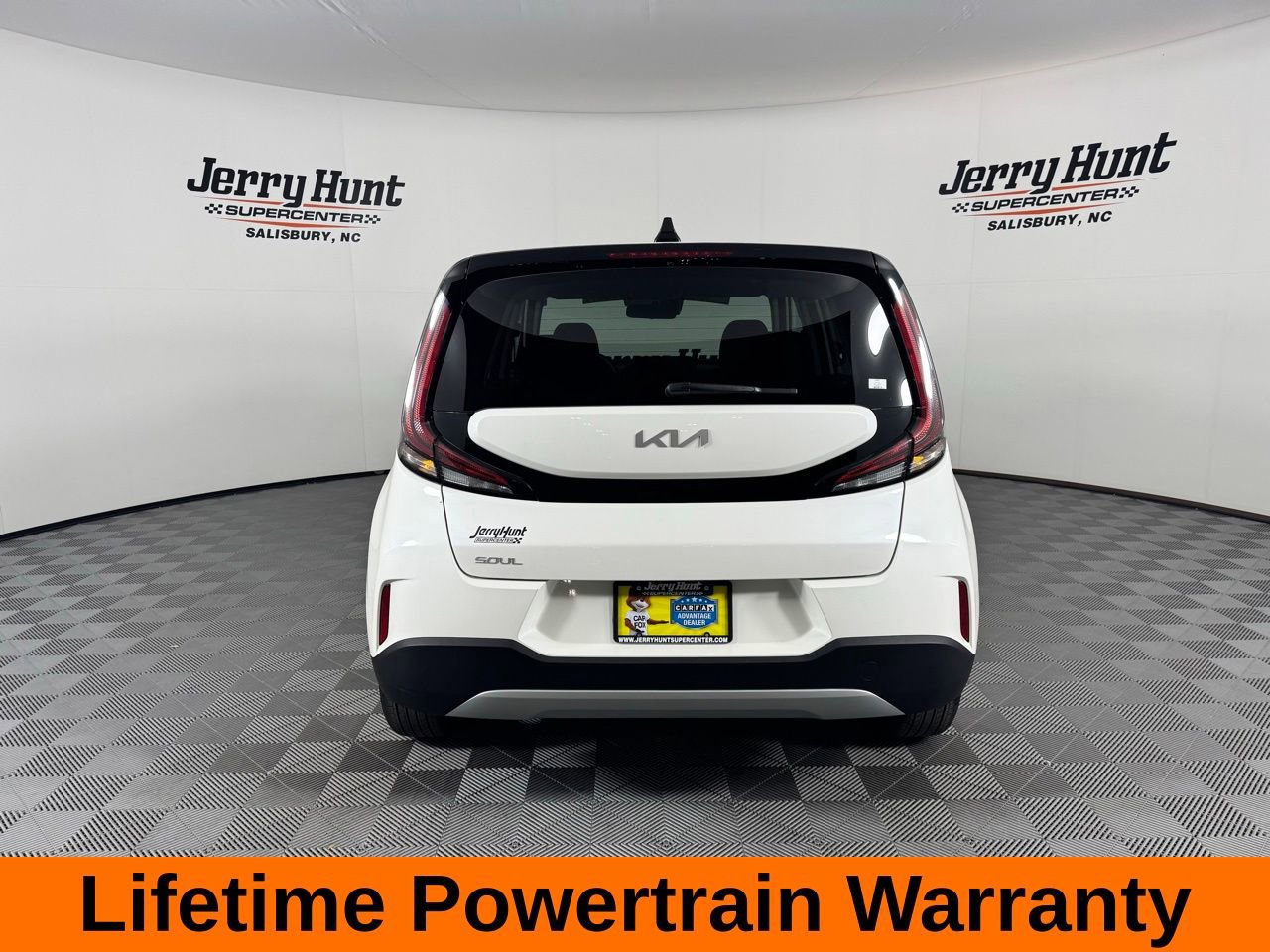 Used 2025 Kia Soul LX w/ LX Technology Package FWD image 8