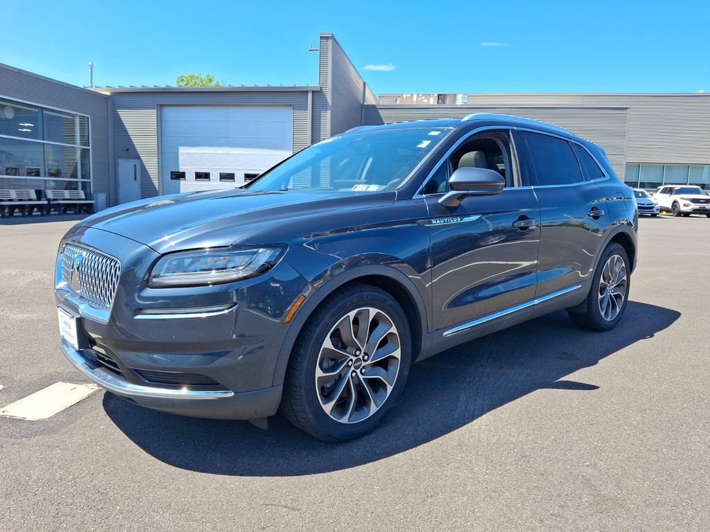 Used 2022 Lincoln Nautilus Reserve AWD/4WD image 3