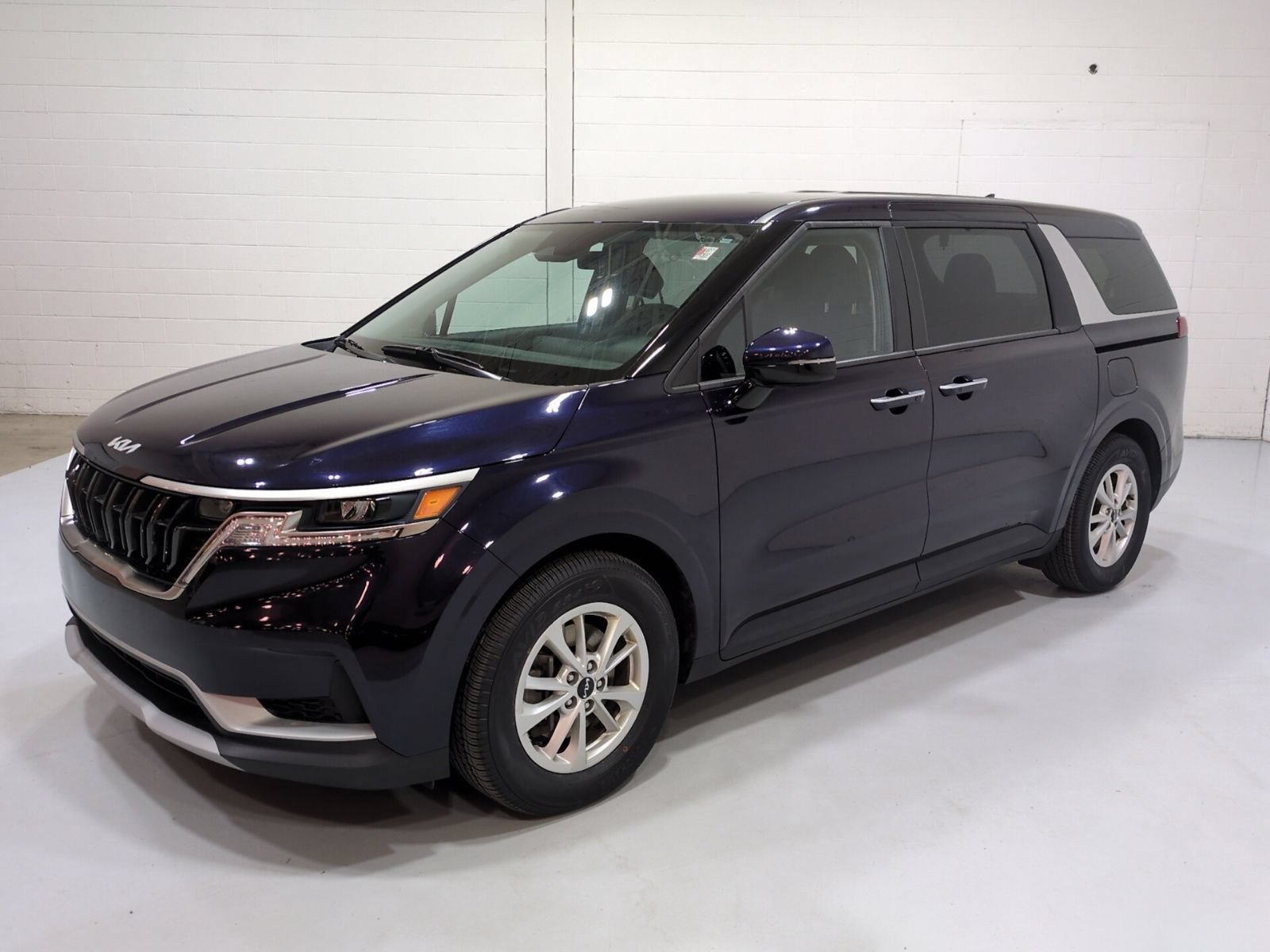 Certified 2024 Kia Carnival LX FWD image 7