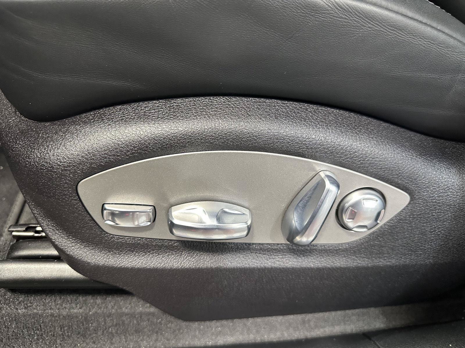 Certified 2026 Porsche Macan AWD/4WD image 19