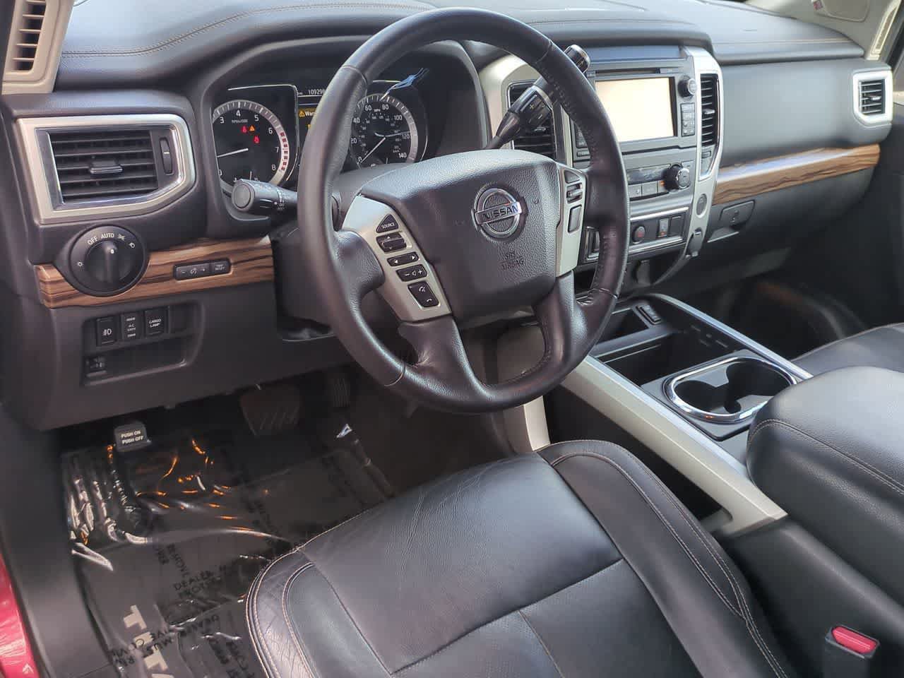 Used 2018 Nissan Titan SL image 10