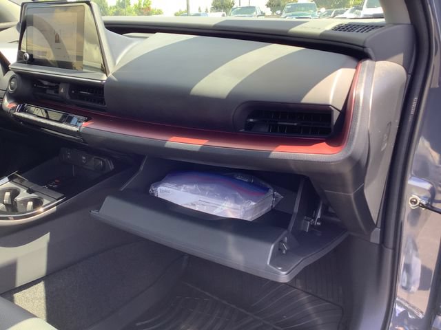 Used 2026 Toyota Prius Plug-In Hybrid FWD image 38